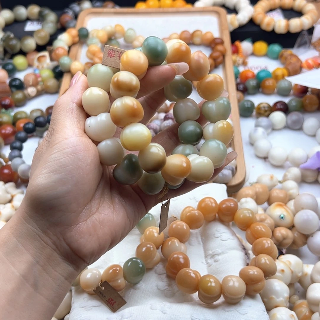 白玉菩提吊坠歪****?瑕疵