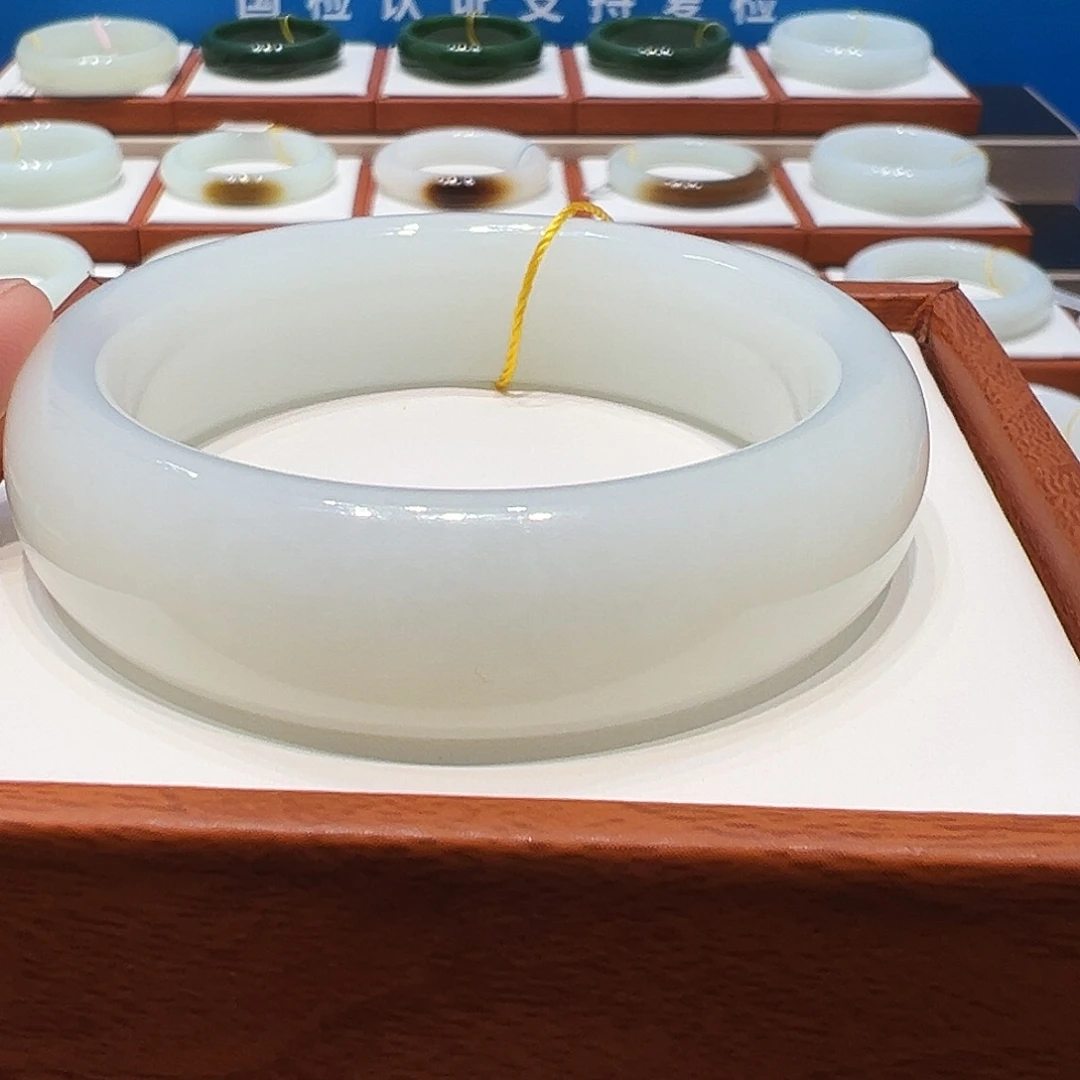 和田玉未镶嵌手镯羊脂白轮胎5556