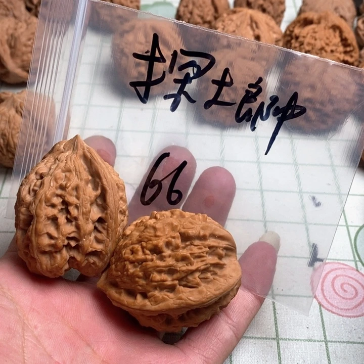 文玩核桃把件探**中核桃