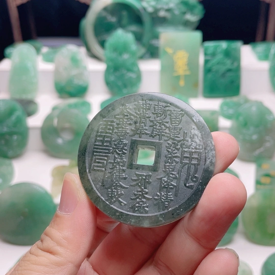 颈饰未镶嵌石英质玉