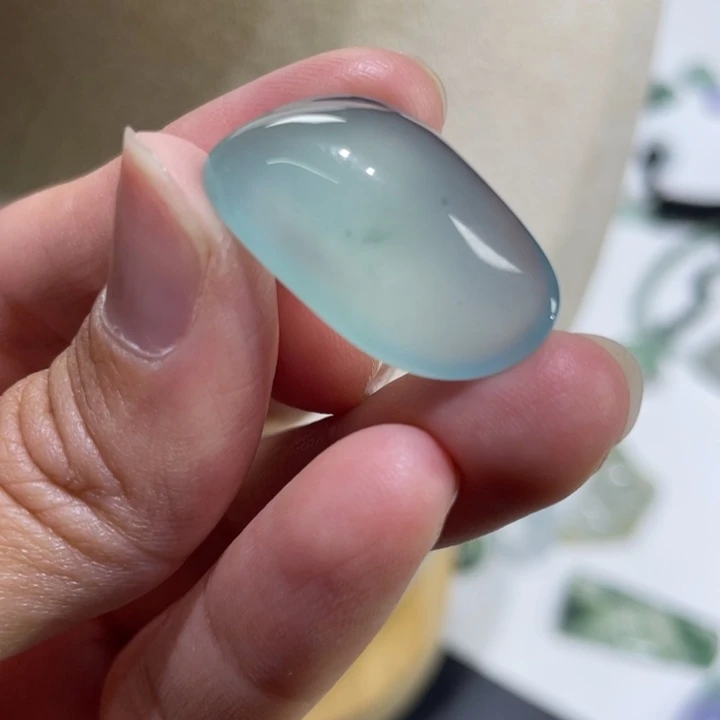 翡翠未镶嵌颈饰随形