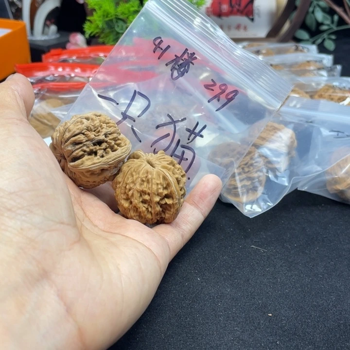 文玩核桃把件一*猫四座楼
