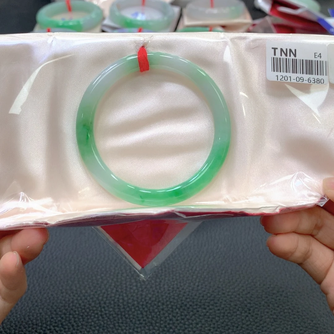 翡翠未镶嵌手镯10