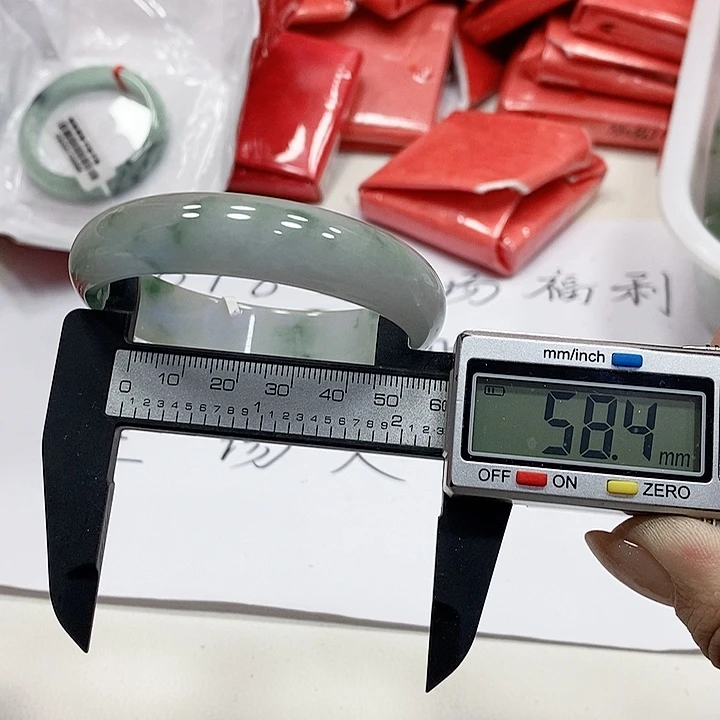 翡翠手镯未镶嵌101