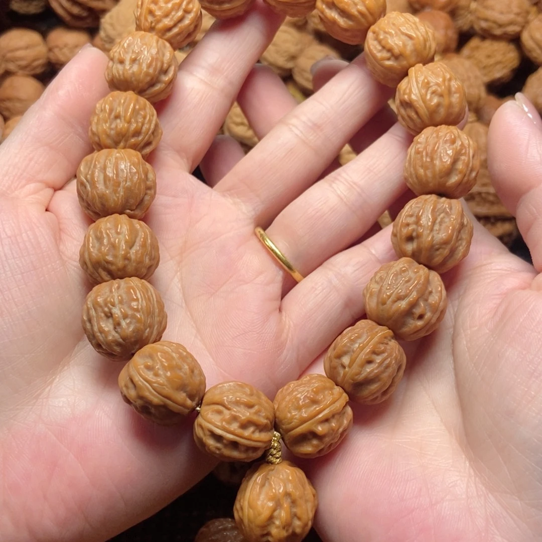 用***9桃核吊坠野生树王手持