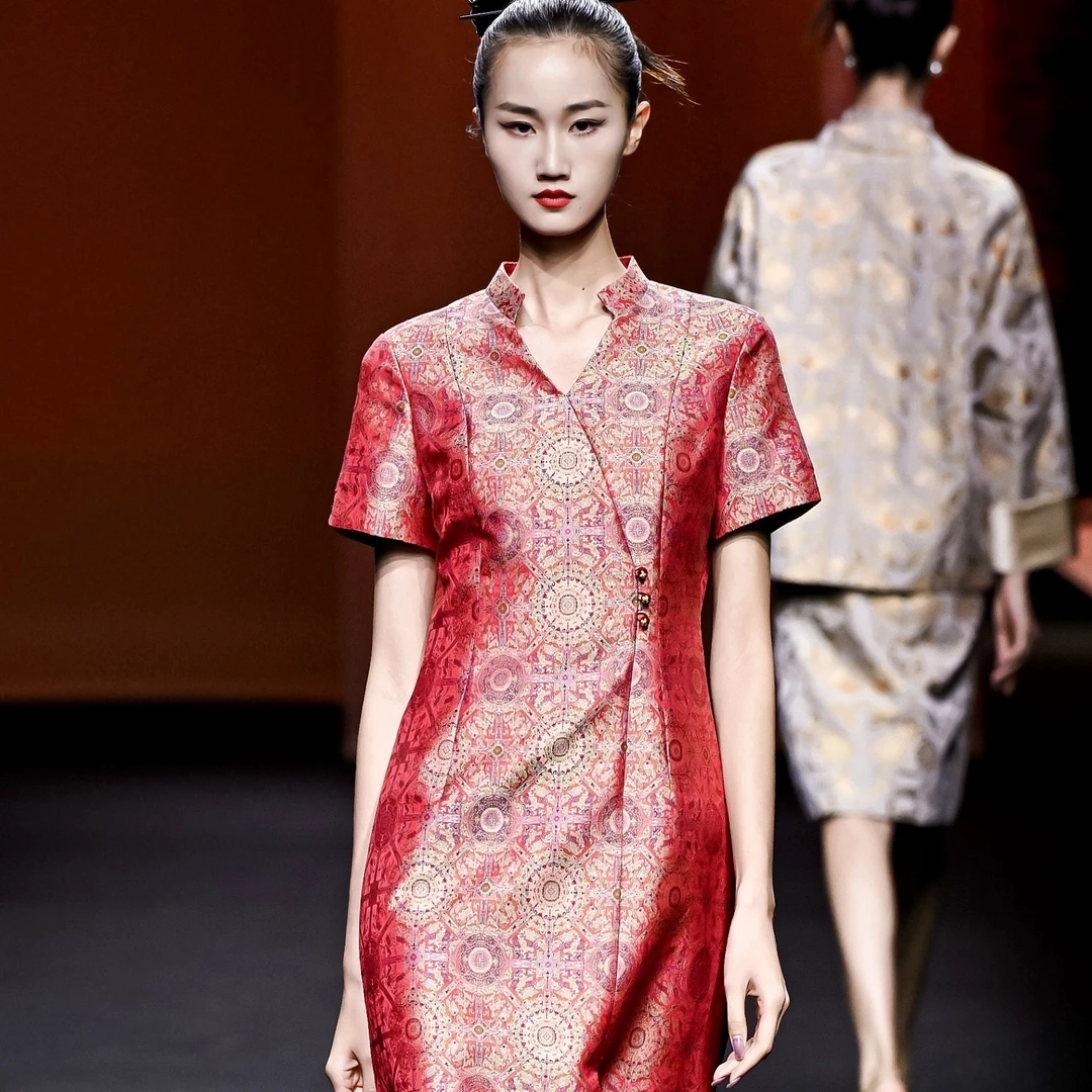 【上久楷八达晕】高贵V领旗袍连衣裙CD2167590