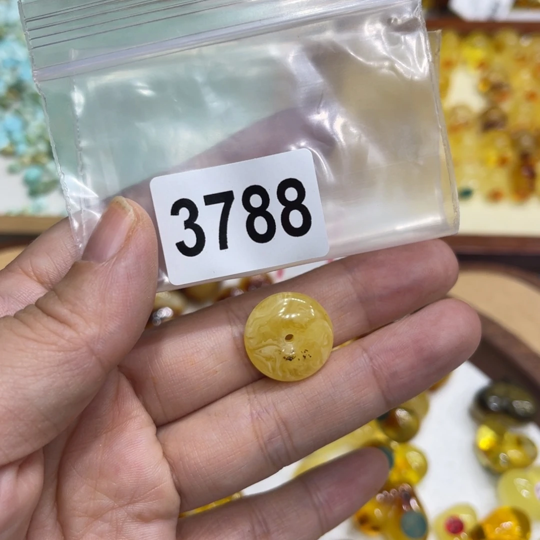 琥珀未镶嵌珠宝奇石