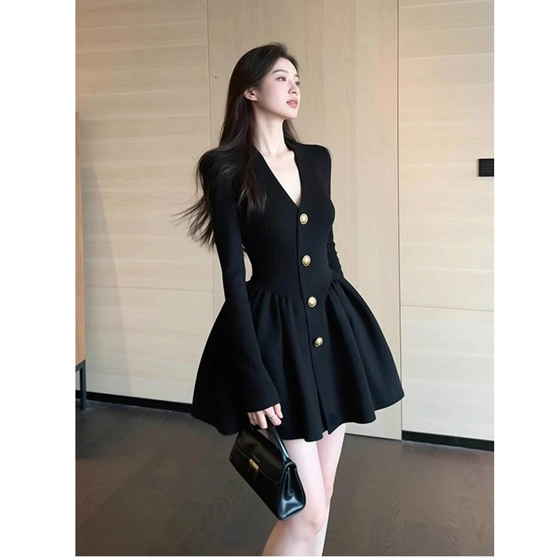 轻熟法式收腰气质黑色花苞V领连衣裙女2026小香风温柔气质公主裙