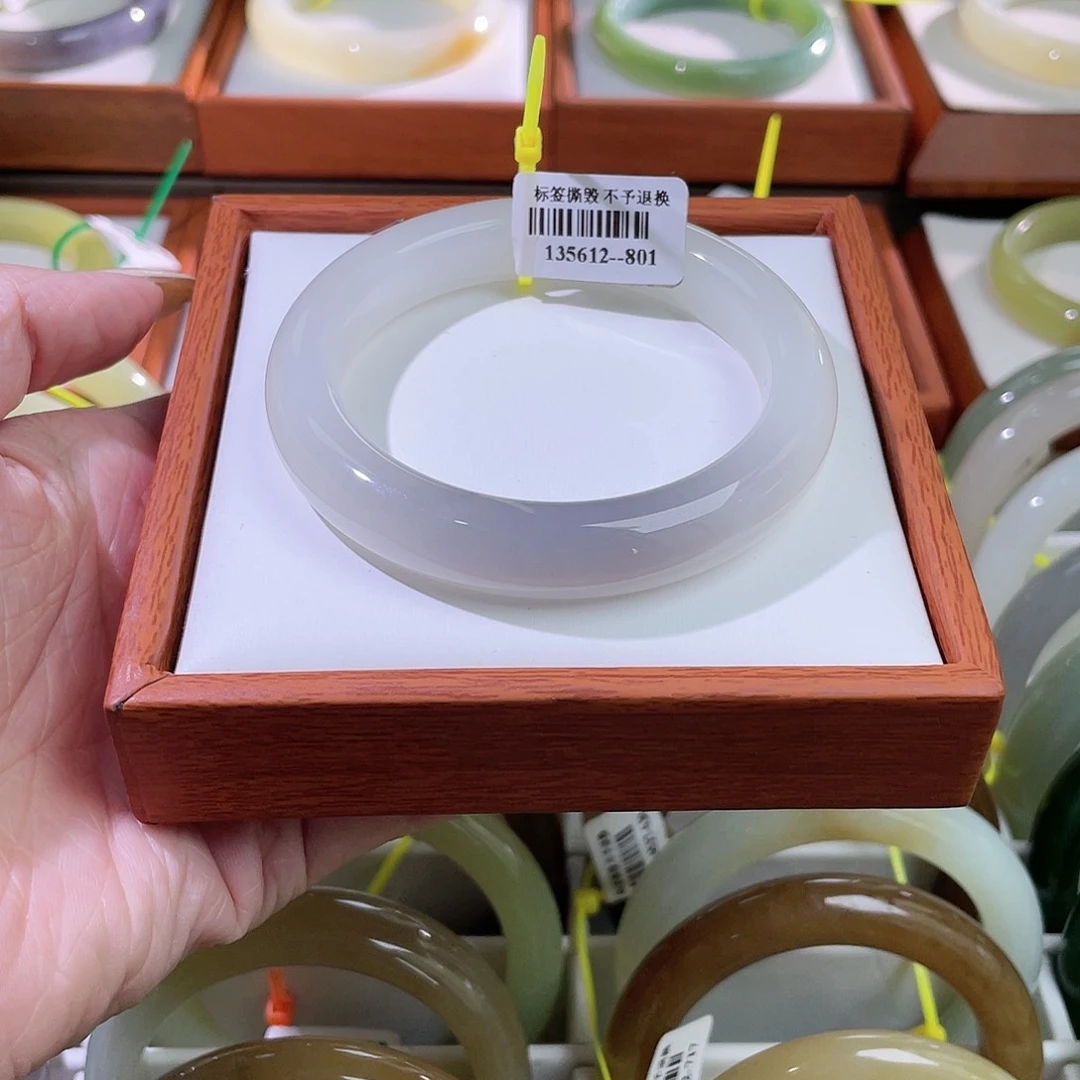 【闪购商品】未镶嵌手镯和田玉56