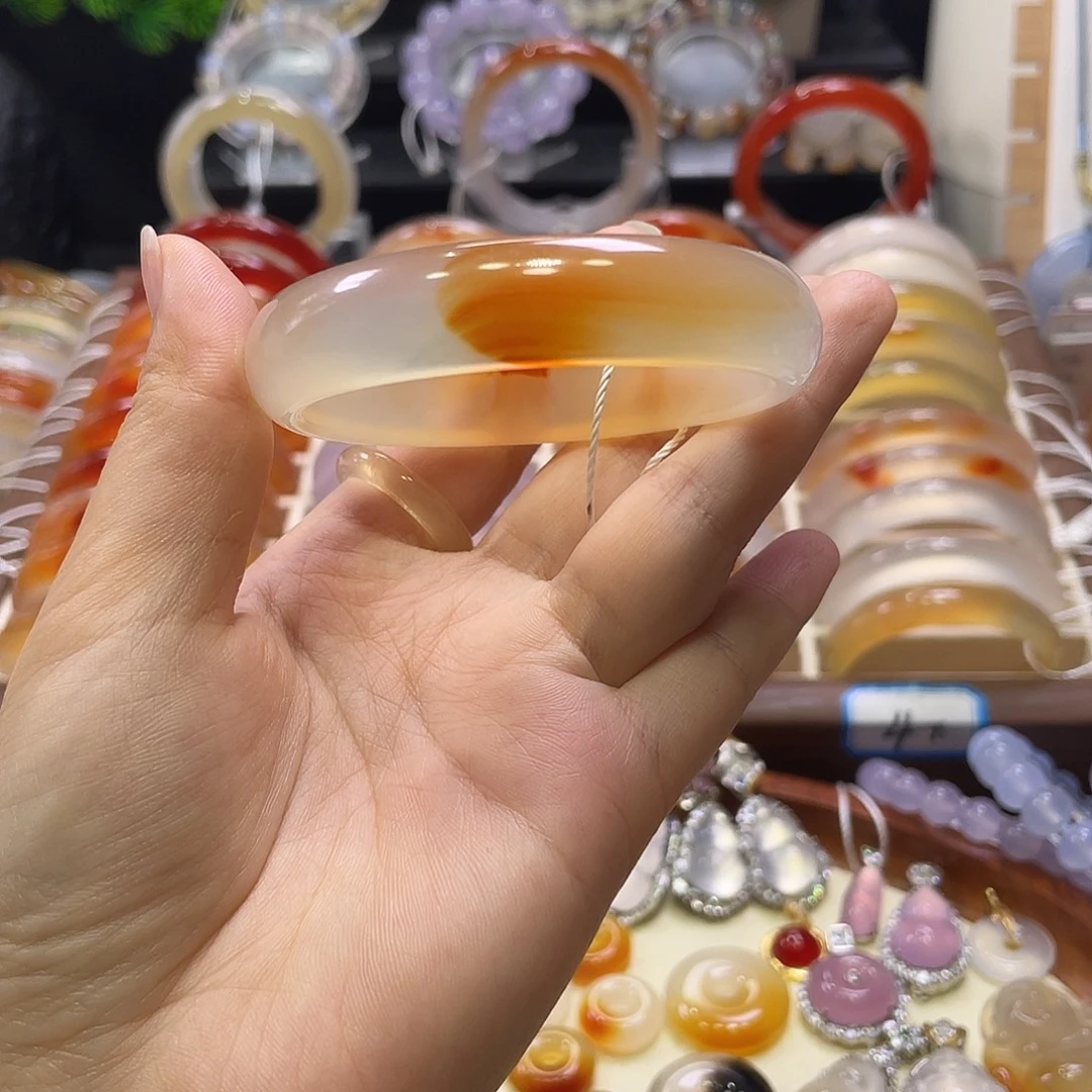 手镯玛瑙/玉髓未镶嵌不同光线不同角度色不同