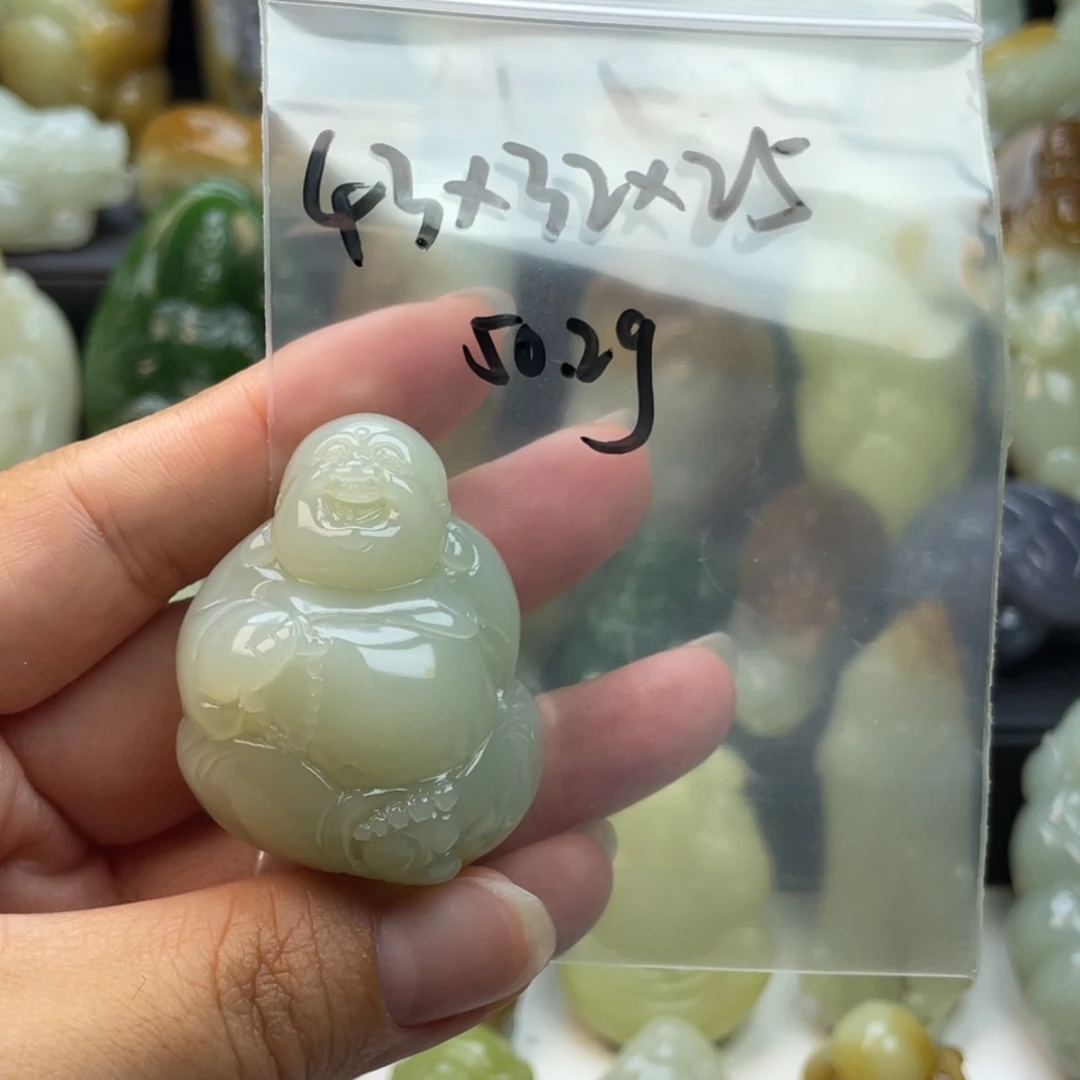晓***U和田玉未镶嵌颈饰
