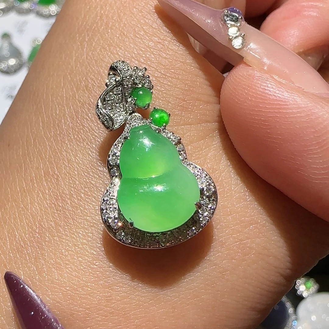 【闪购商品】颈饰18K金镶嵌翡翠天然