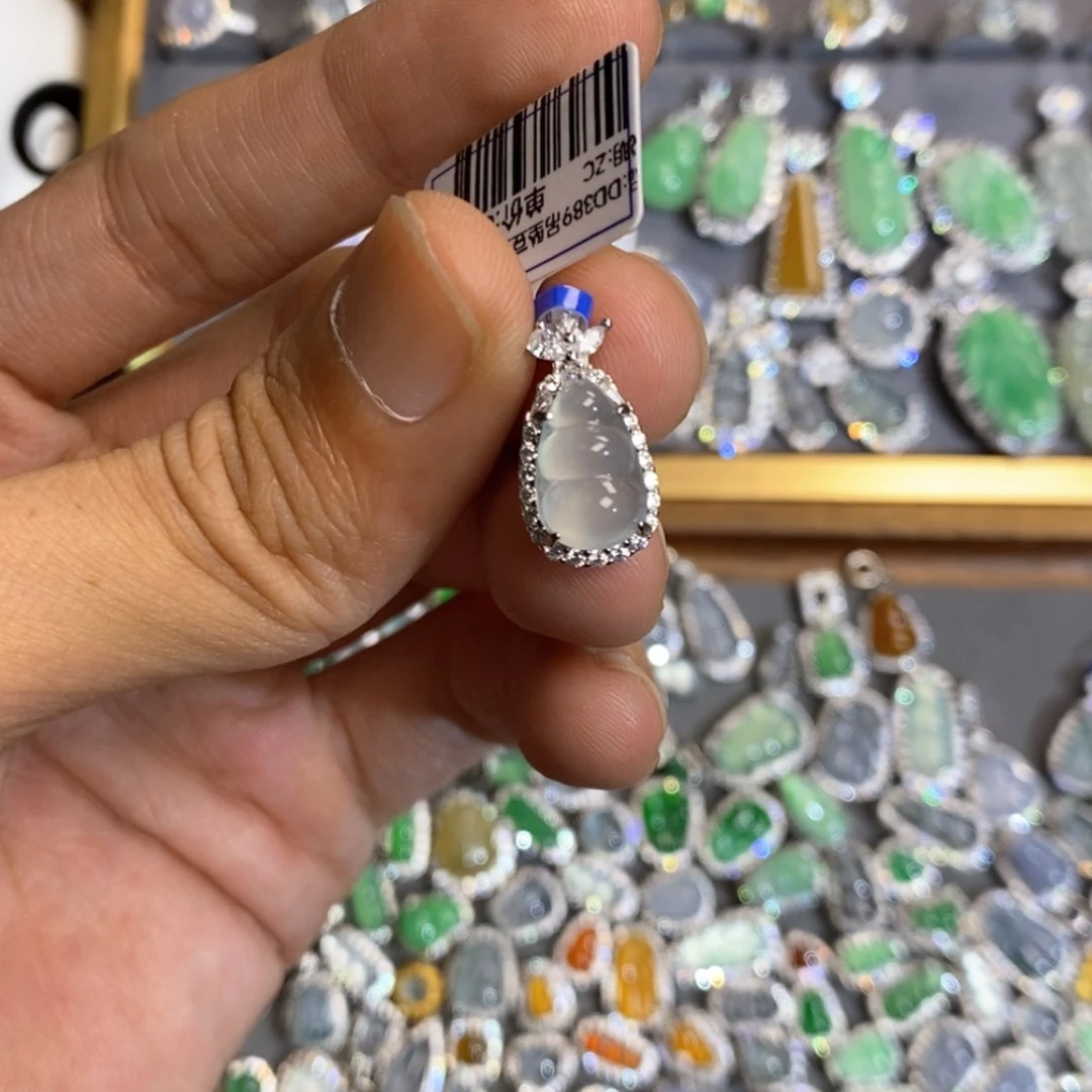 【闪购商品】颈饰未镶嵌翡翠泡**?