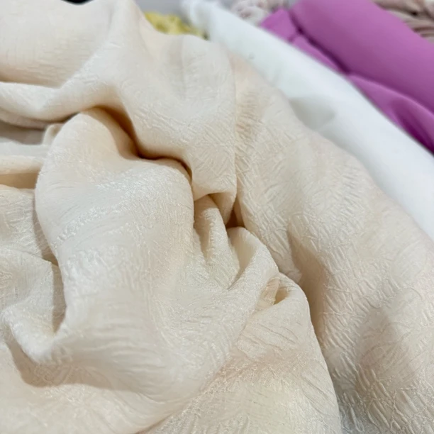 107 打皱提花织锦面料3米价