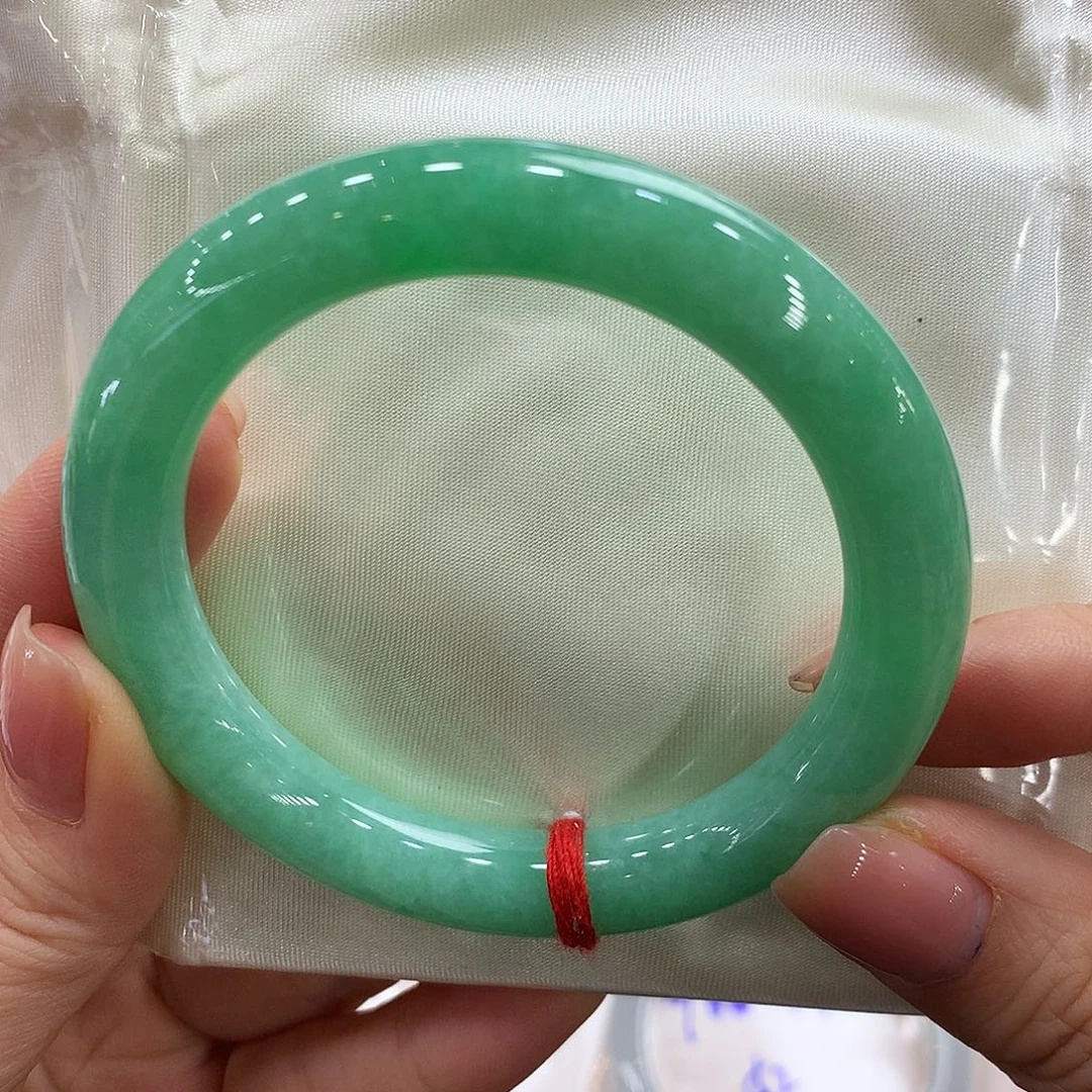 翡翠未镶嵌手镯54圆条圆条圆两天鉴赏