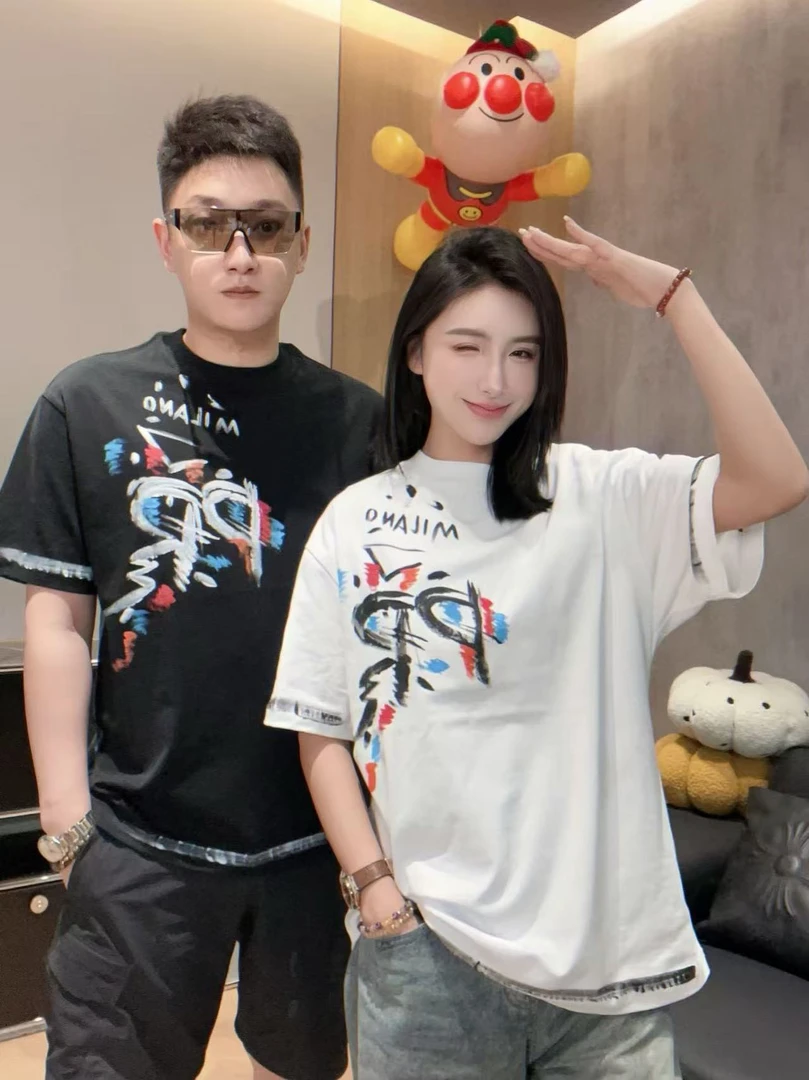 小颖【Q-009】2025新款男女同款时尚潮牌手绘团图案短袖T恤