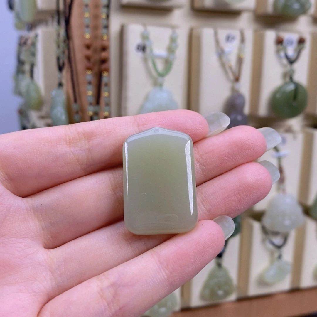 O****和田玉未镶嵌颈饰