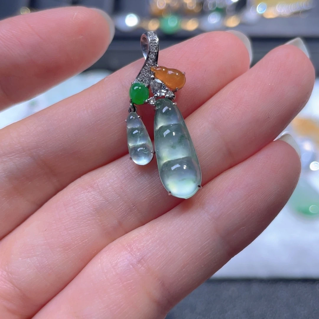 翡翠18K金镶嵌颈饰翡翠