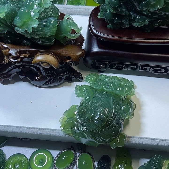 蛇纹石玉摆件未镶嵌岩