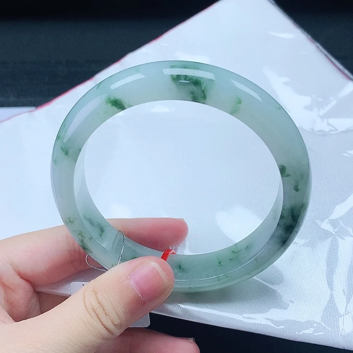 翡翠手镯未镶嵌57轮胎