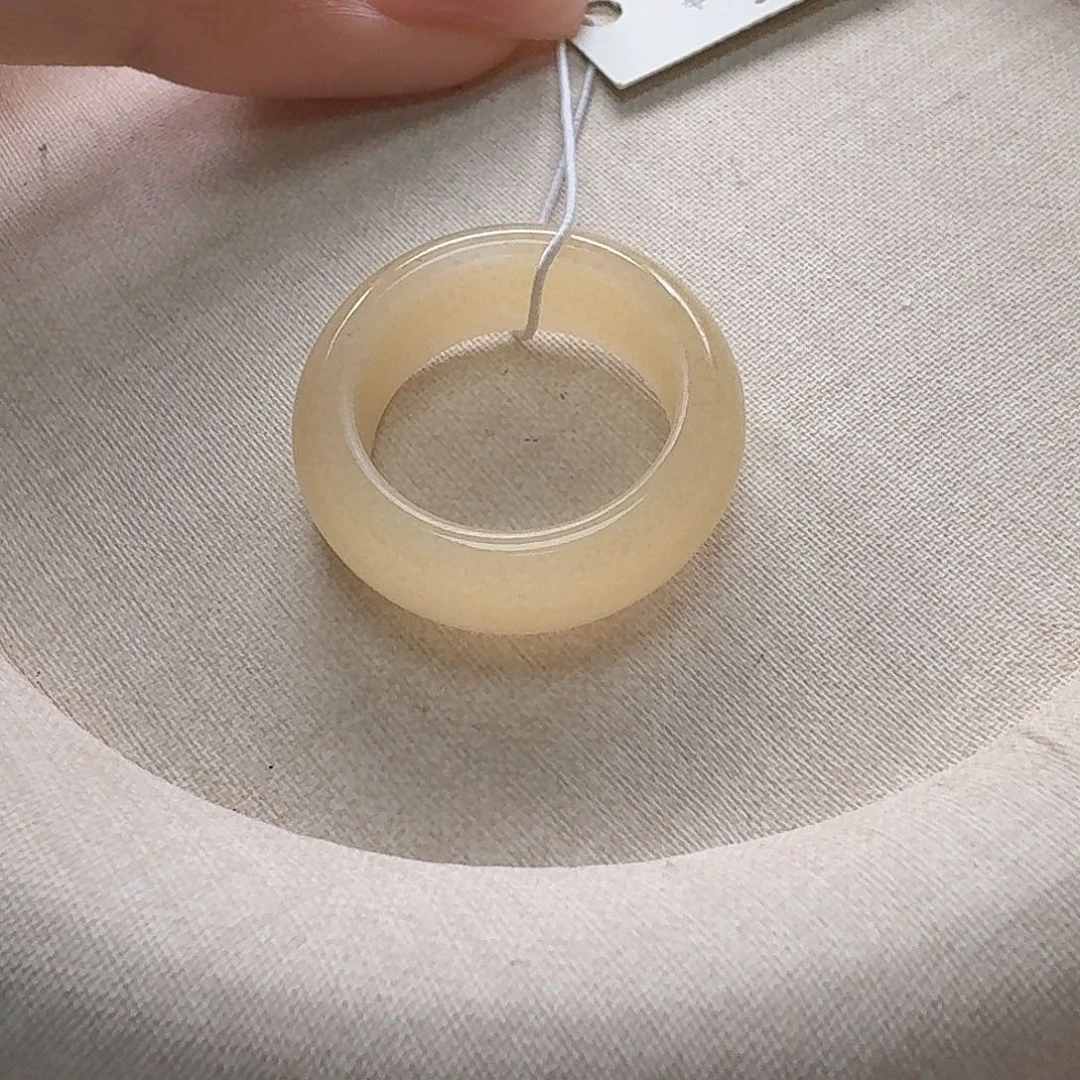 未镶嵌戒指和田玉