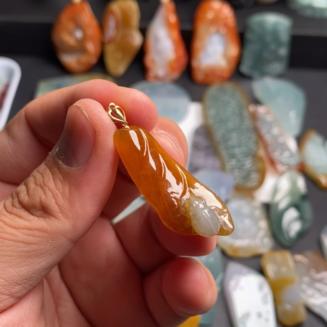 定制翡翠未镶嵌特色冰黄吊坠