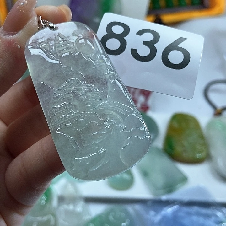 翡翠未镶嵌吊坠(赠链)