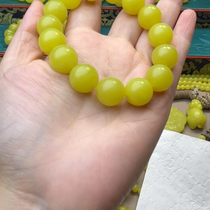 啾***啾非金属新疆若羌黄口手串