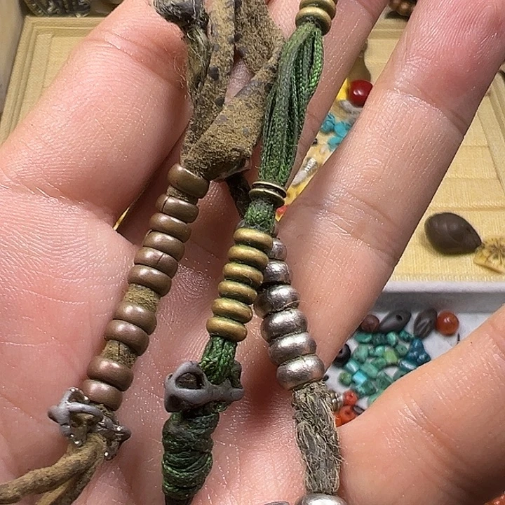 静***呤是咯哦色儿咯向我们走