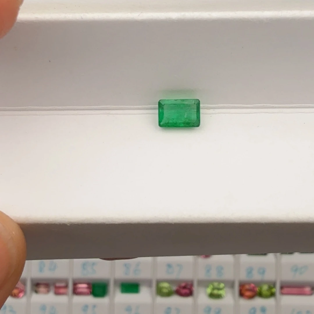 祖母绿裸石天然0.62克拉4*6mm