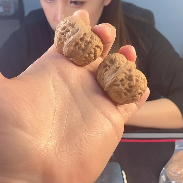 东***0文玩核桃吊坠元宝