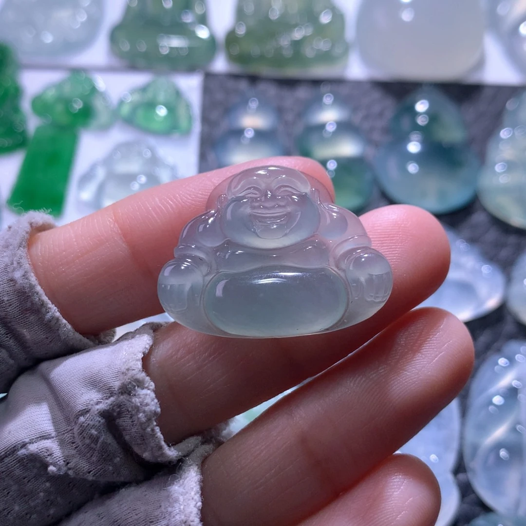 翡翠未镶嵌颈饰佛