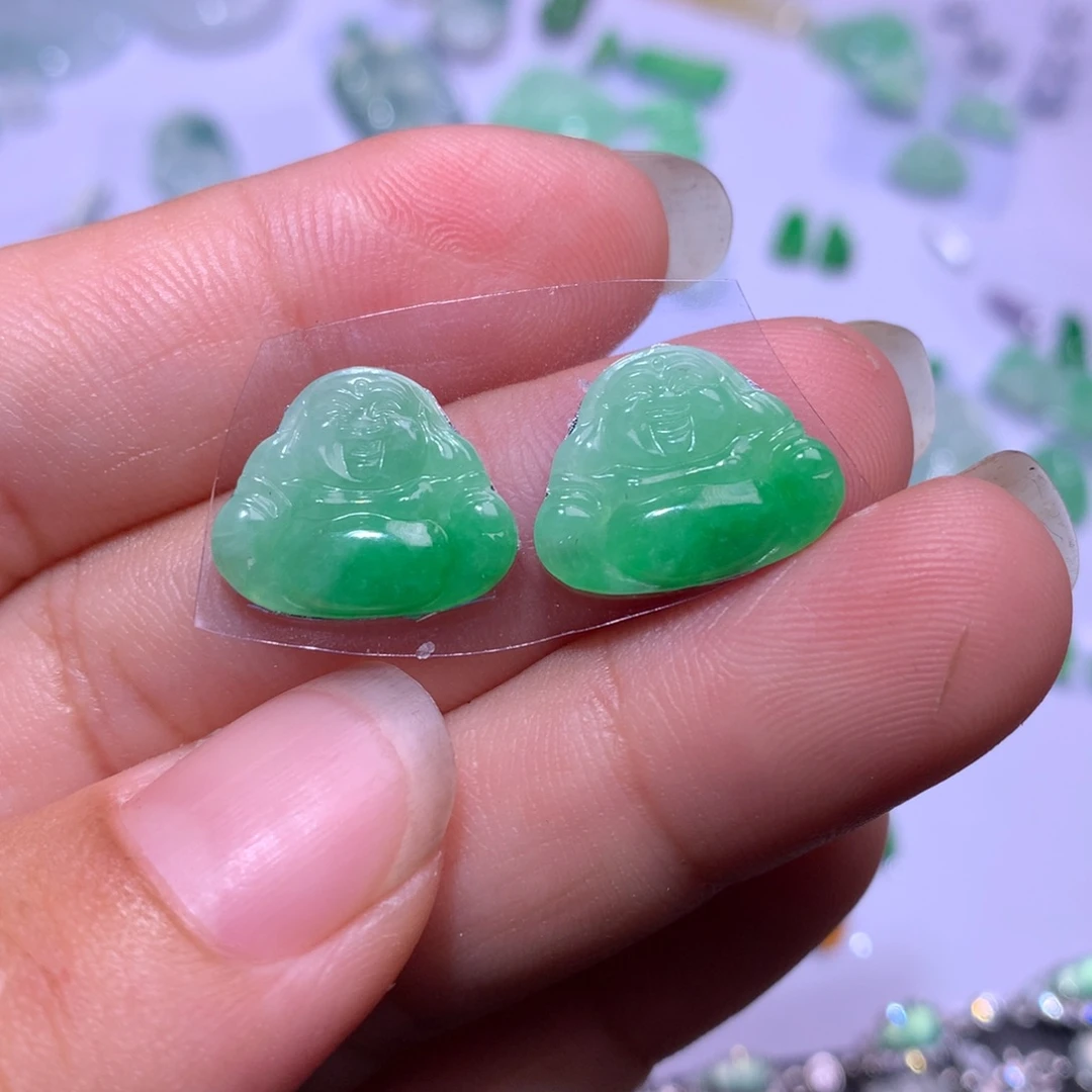 翡翠未镶嵌颈饰佛