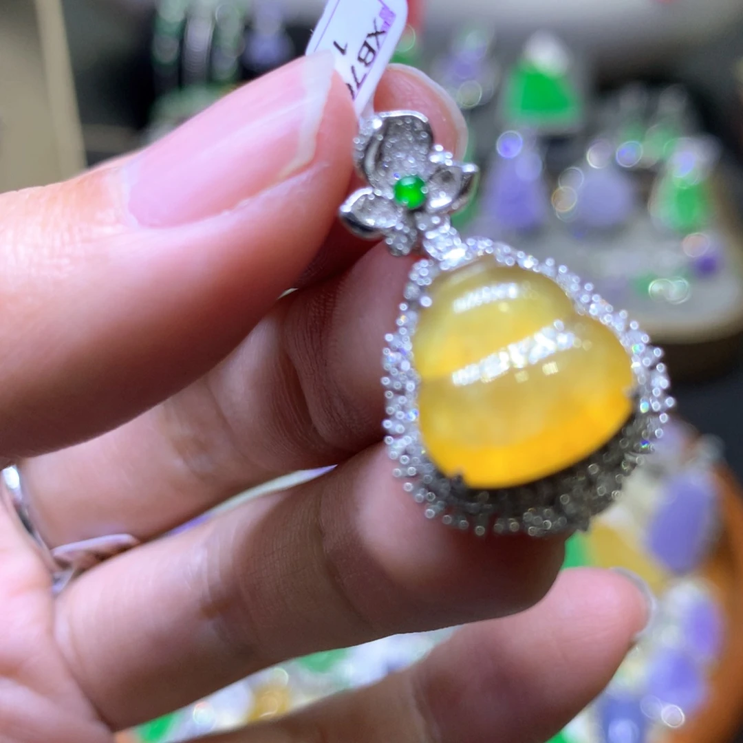 【闪购商品】翡翠颈饰18K金镶嵌翡翠吊坠项链