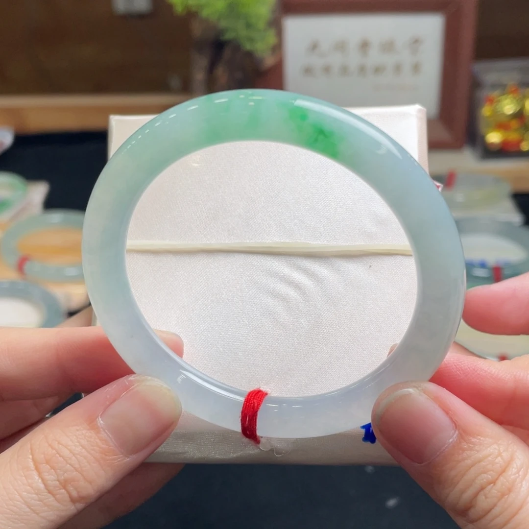 翡翠手镯未镶嵌55 圆条 美人