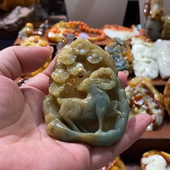 蛇纹石玉未镶嵌颈饰