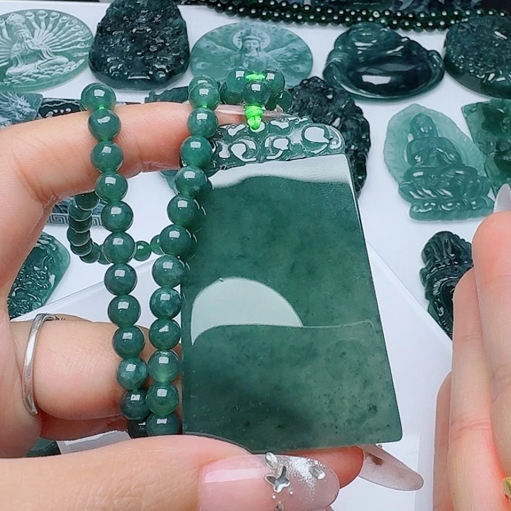 翡翠未镶嵌颈饰1111