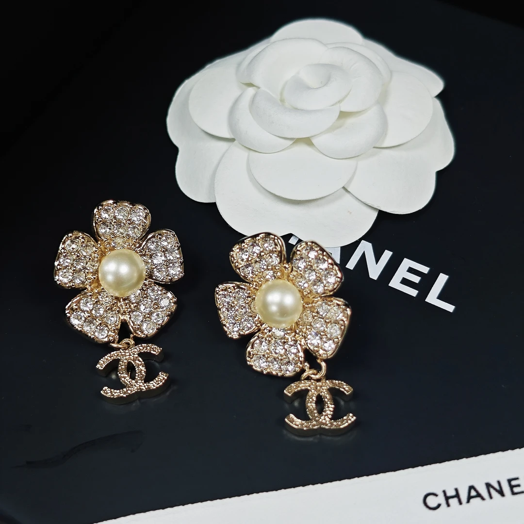 全新未使用 Chanel/香奈儿 耳钉珠珠时尚金色百搭山茶花