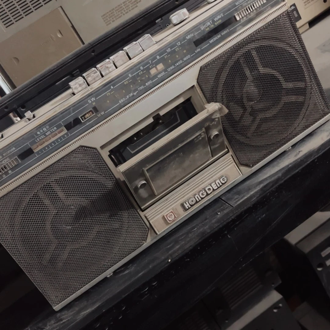 8新一个盖不住面板的录音机，包邮