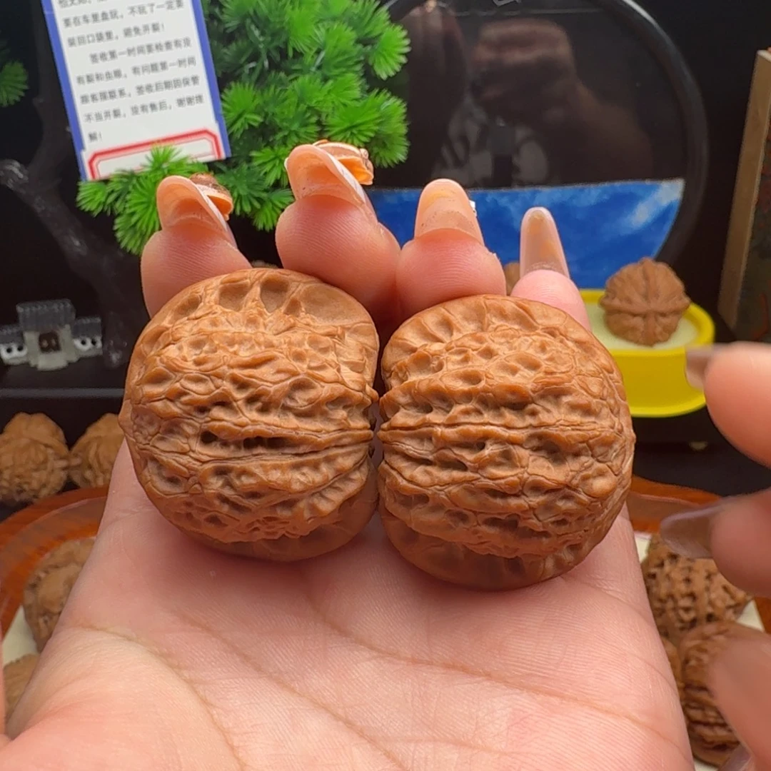 薛***D把件文玩核桃全品白茬血麒麟38