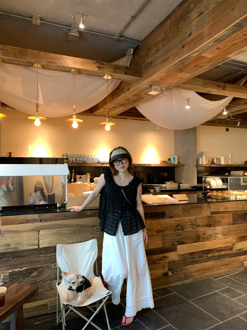 燕尾黑色小飞袖纽扣娃娃衫