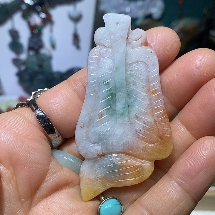 翡翠未镶嵌吊坠(赠链)
