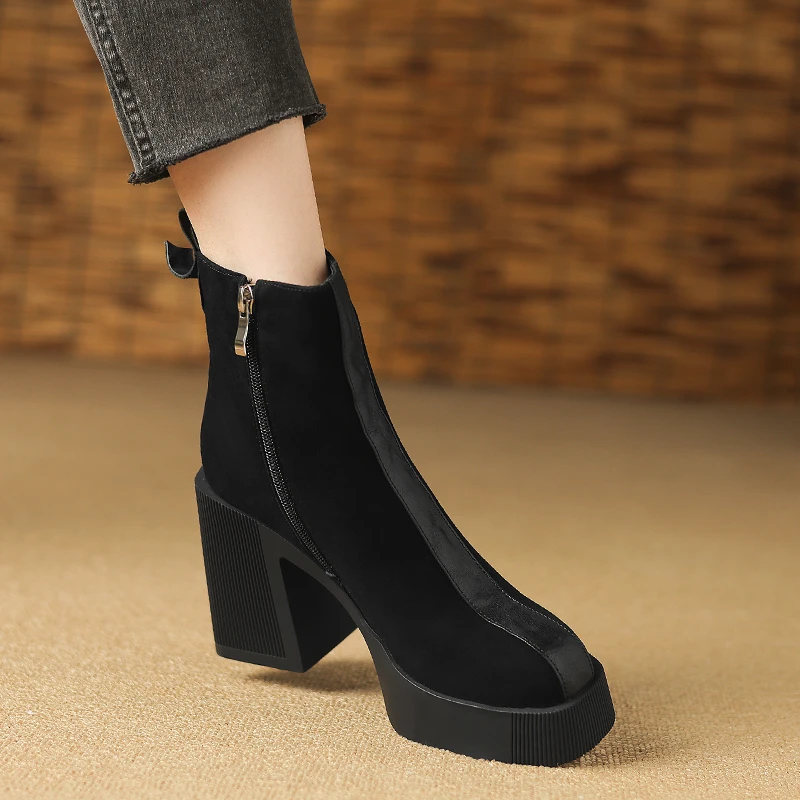 10cm小个子防水台高跟靴子女久穿不累粗跟短靴新款圆头厚底时装靴