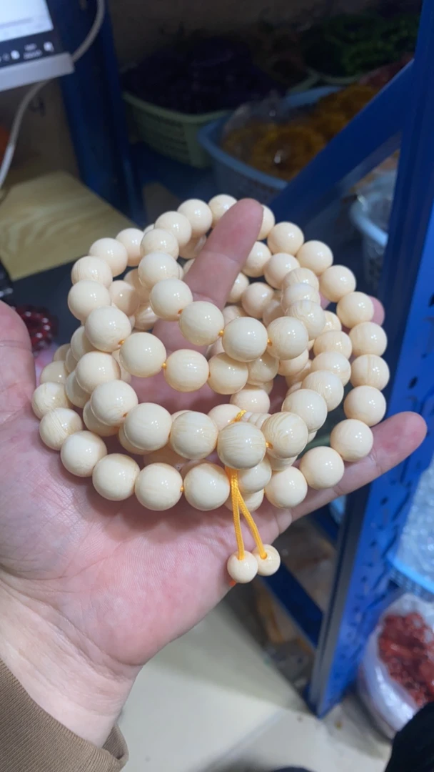 B692 14  乳白芽108手串