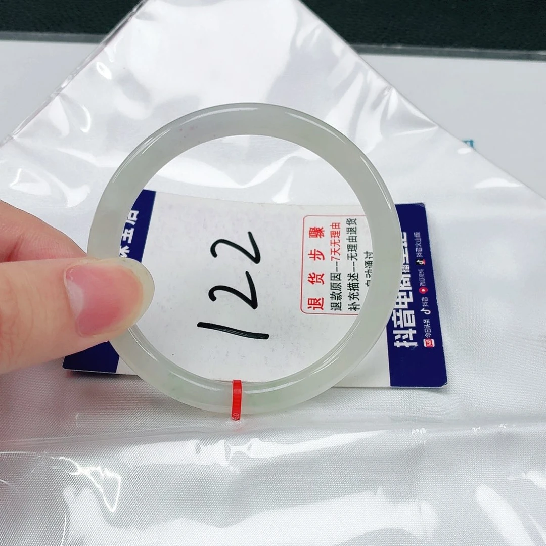 翡翠手镯未镶嵌翡翠