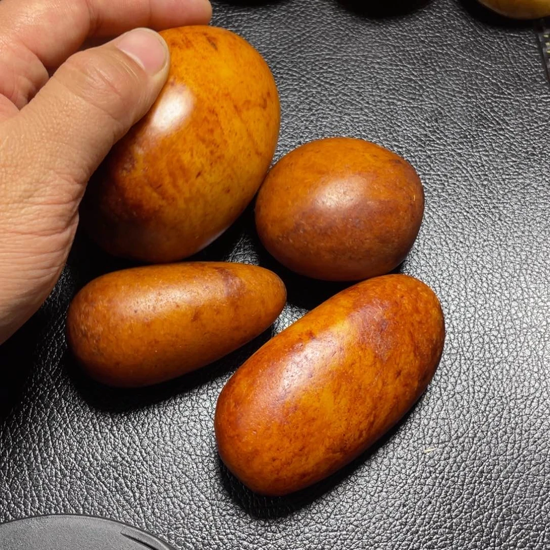 红***儿和田玉未镶嵌颈饰