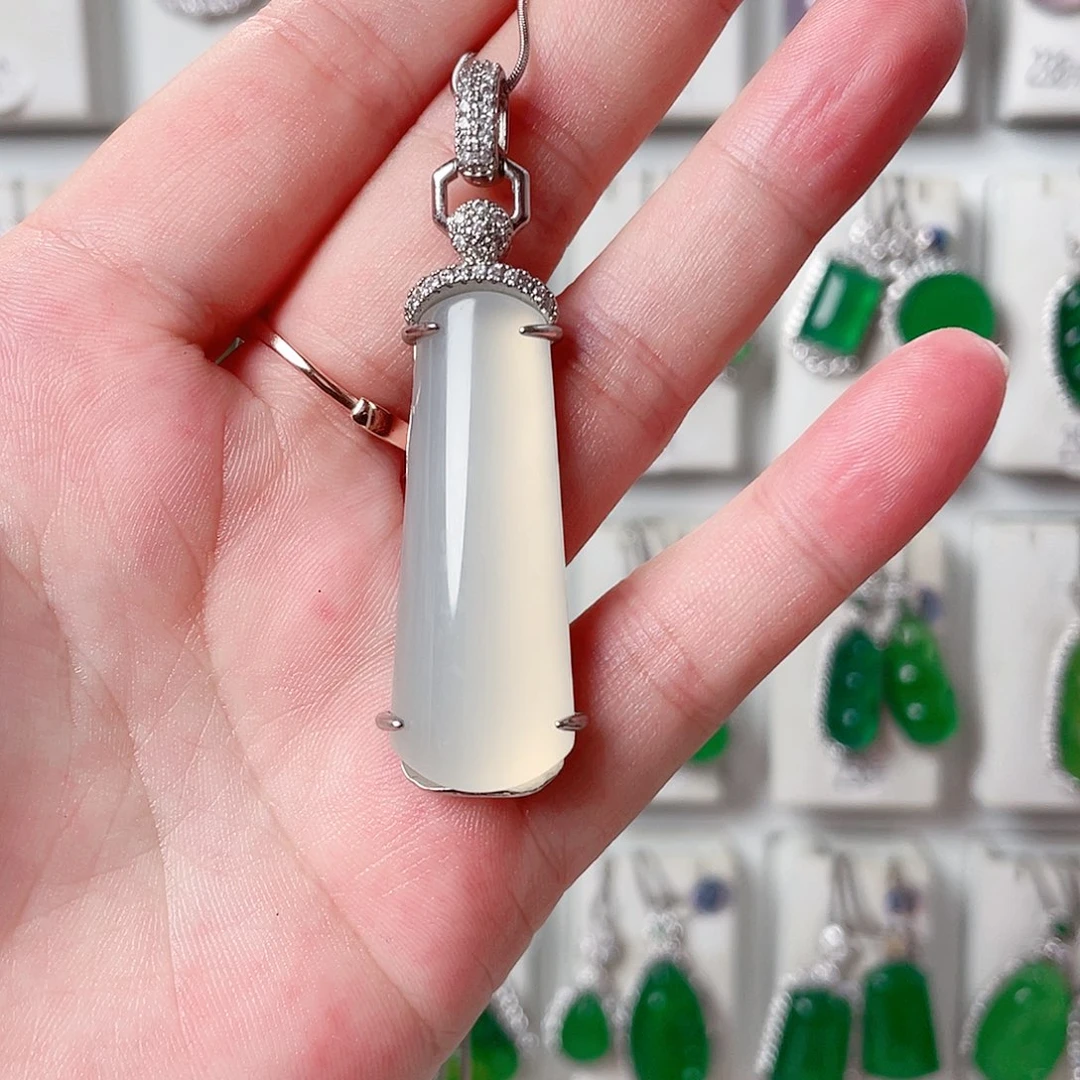 玛瑙/玉髓颈饰未镶嵌