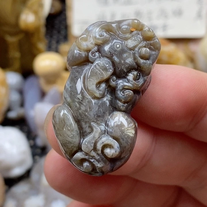 颈饰未镶嵌硅化珊瑚（珊瑚玉）