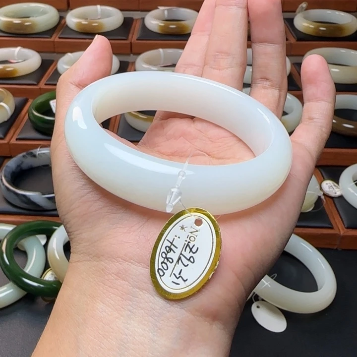 M***m未镶嵌手镯和田玉