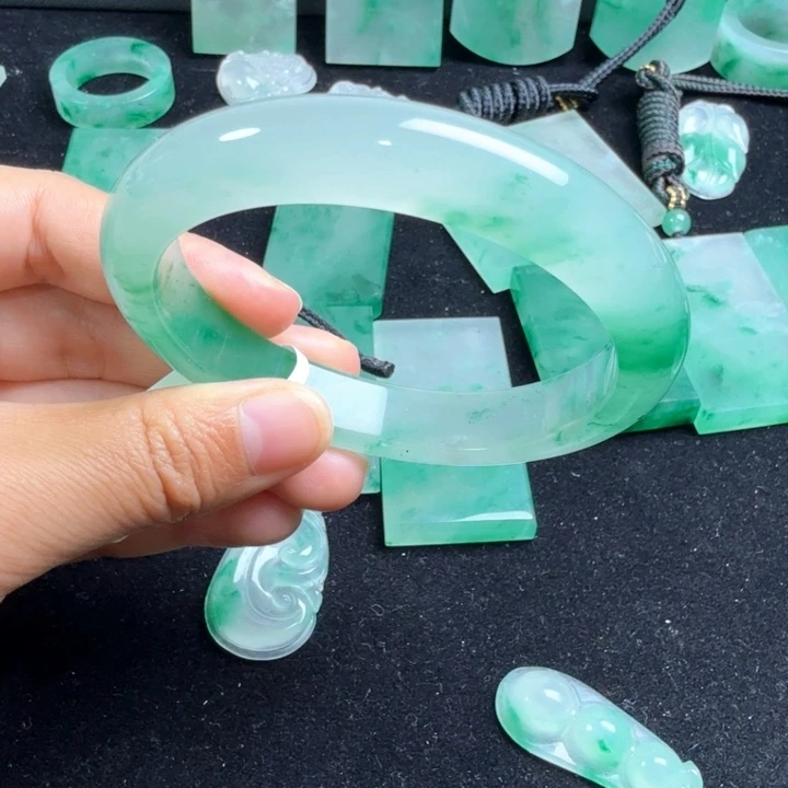 石英质玉未镶嵌手镯